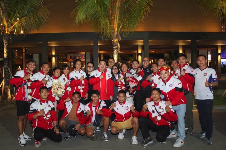 Para Atlet Peraih Meadli Emas dan Perak serta Petinggi PB pertacami pada Second Asian Mixed Martial Arts Championship 2024